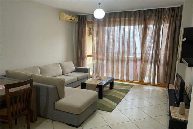 Tirane, jepet me qera apartament 2+1 Kati 2, 89 m² 600 Euro (Komuna e Parisit)