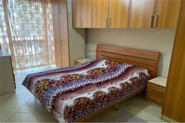 Tirane, jepet me qera apartament 2+1 Kati 2, 89 m² 600 Euro (Shkolla Kristaq Rama)