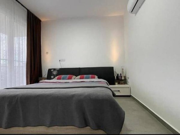 Tirane, jepet me qera apartament 2+1 Kati 2, 85 m² 350 Euro (FRESKU)