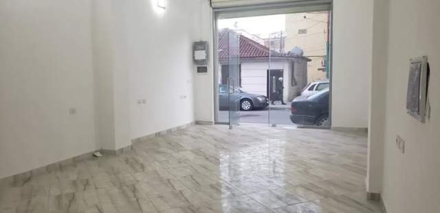 Durres, jepet me qera dyqan Kati 0, 45 m² 50.000 Leke (Rr. Aleksander Goga, prane kryqezimit te Muzeumit)