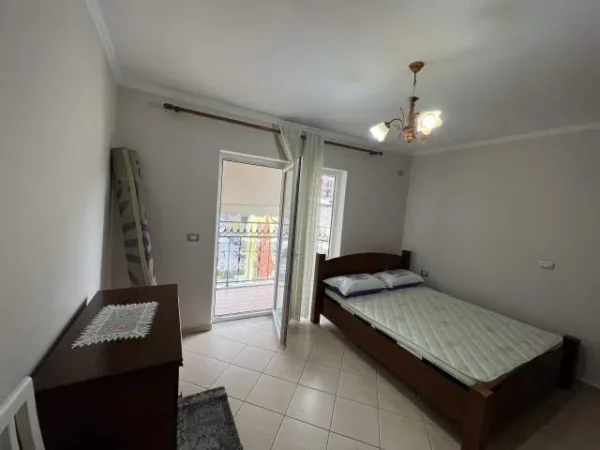 Tirane, jepet me qera apartament 2+1+BLK Kati 5, 95 m² 450 Euro (Kryqëzimi i 21 Dhjetorit)