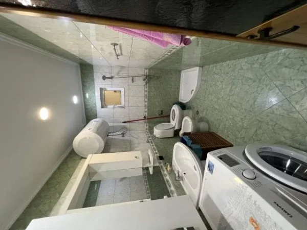 Tirane, jepet me qera apartament 2+1+BLK Kati 5, 95 m² 450 Euro (Kryqëzimi i 21 Dhjetorit)
