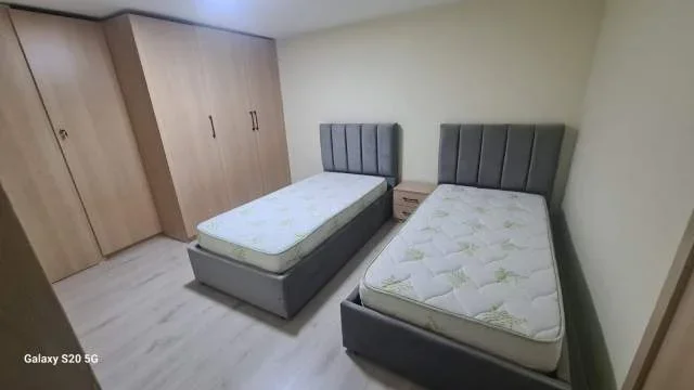 Tirane, jepet me qera apartament 2+1+BLK Kati 3, 95 m² 600 Euro (rruga liqeni i thate)