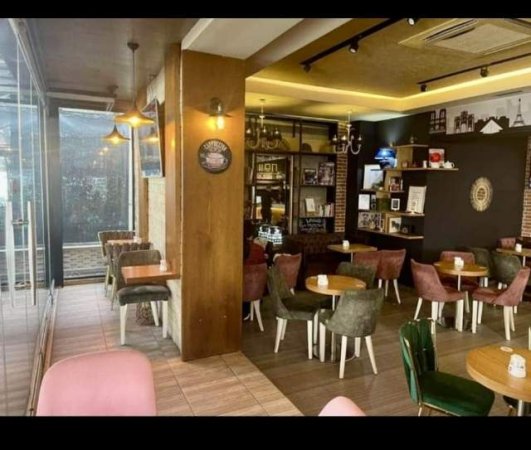 Tirane, shes bar-kafe Kati 0, 170 m² 360.000 Euro (Perball Delijorgjit Buze Lanes)