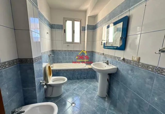 Vlore, shitet apartament 1+1+BLK Kati 9, 63 m² 88.000 Euro (Rruga Kosova)