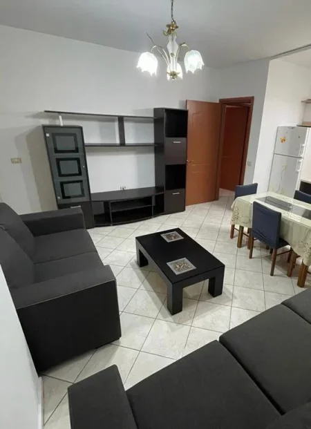 Tirane, jap me qera apartament 1+1 Kati 4, 65 m² 400 Euro (Rruga Dritan Hoxha)