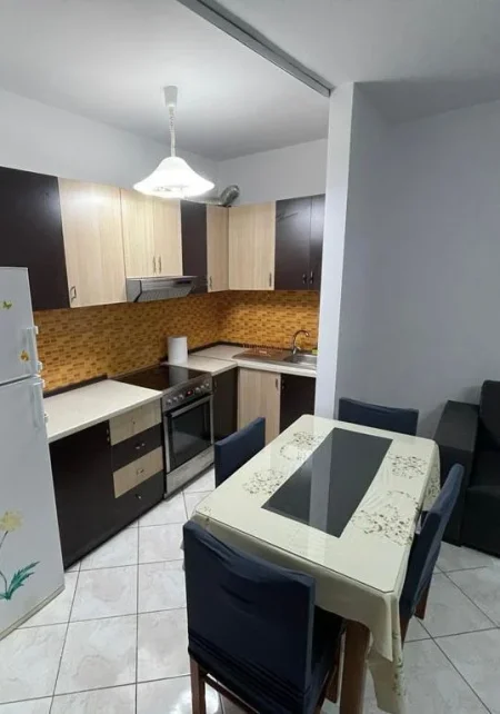 Tirane, jap me qera apartament 1+1 Kati 4, 65 m² 400 Euro (Rruga Dritan Hoxha)