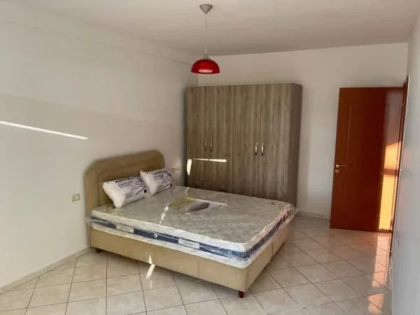 Tirane, jap me qera apartament 1+1 Kati 4, 65 m² 400 Euro (Rruga Dritan Hoxha)