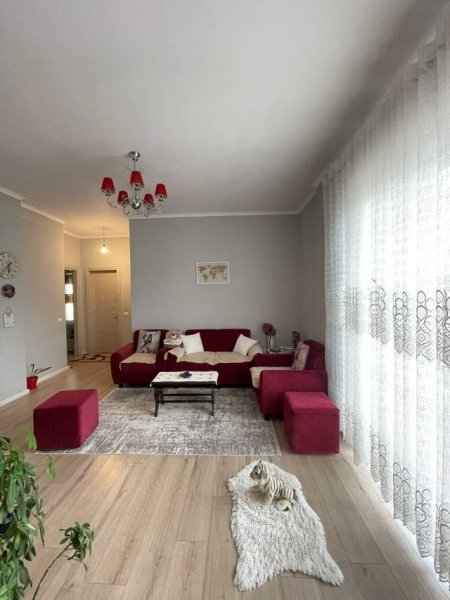 Tirane, jepet me qera apartament 2+1 Kati 7, 84 m² 500 Euro (kinostudio)