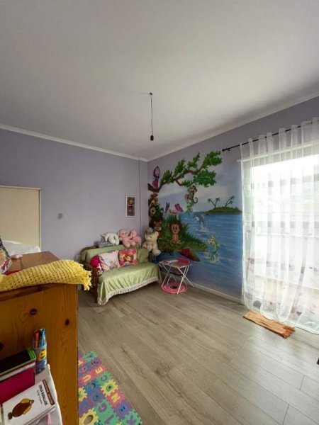 Tirane, jepet me qera apartament 2+1 Kati 7, 84 m² 500 Euro (kinostudio)