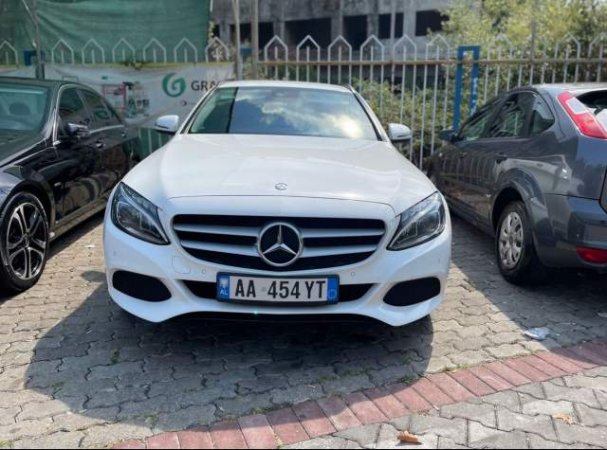 Tirane, shes makine Mercedes Benz Viti 2017, 17.000 Euro