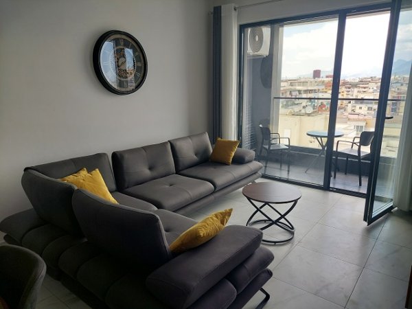 Tirane, jepet me qera apartament 1+1 Kati 8, 70 m² 550 Euro