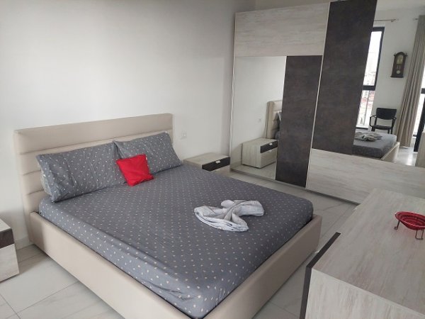 Tirane, jepet me qera apartament 1+1 Kati 8, 70 m² 550 Euro