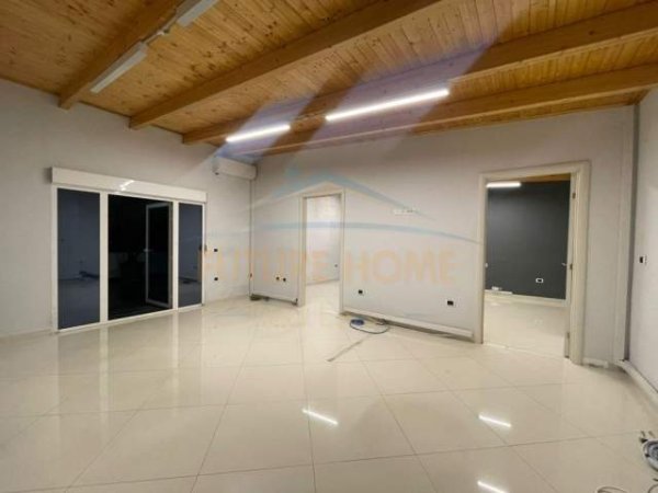 Tirane, jepet me qera ambjent biznesi Kati 10, 107 m² 1.300 Euro (Rruga e Kavajes)