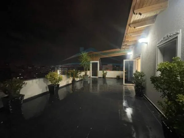 Tirane, jepet me qera ambjent biznesi Kati 10, 107 m² 1.300 Euro (RRUGA E KAVAJES)