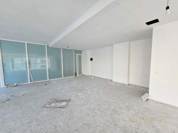 Tirane, jepet me qera ambjent biznesi Kati 1, 170 m² 2.300 Euro (Farmacia 10)