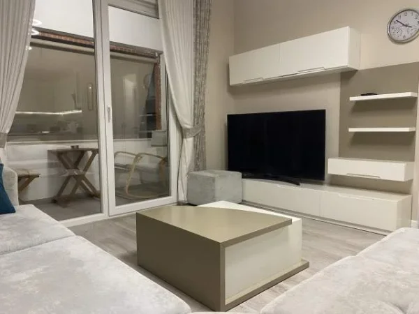 Tirane, jepet me qera apartament 2+1 Kati 6, 102 m² +2 Parkime 70 000 lekë (Bedri Karapici)