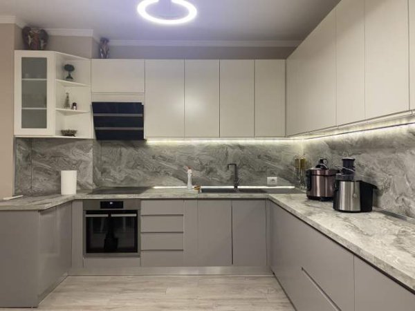 Tirane, jepet me qera apartament 2+1 Kati 6, 102 m² +2 Parkime 70 000 lekë (Bedri Karapici)