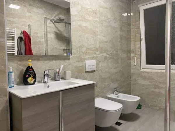 Tirane, jepet me qera apartament 2+1 Kati 6, 102 m² +2 Parkime 70 000 lekë (Bedri Karapici)