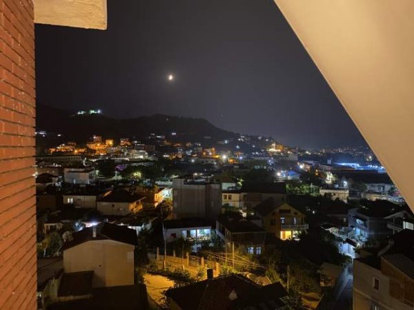 Tirane, jepet me qera apartament 2+1 Kati 6, 102 m² +2 Parkime 70 000 lekë (Bedri Karapici)