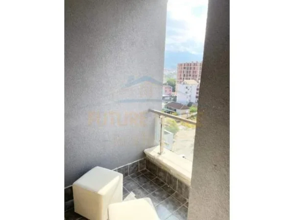 Tirane, jepet me qera apartament 1+1 Kati 7, 66 m² 400 Euro (Xhanfize Keko)