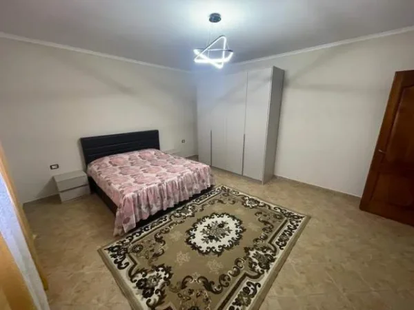 Tirane, jepet me qera apartament 1+1+BLK Kati 1, 90 m² 270 Euro (rruga ali shefqeti)