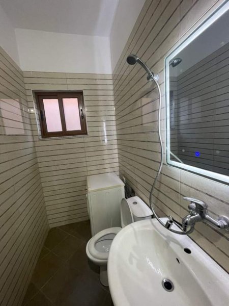 Tirane, jepet me qera apartament 1+1+BLK Kati 1, 90 m² 270 Euro (rruga ali shefqeti)