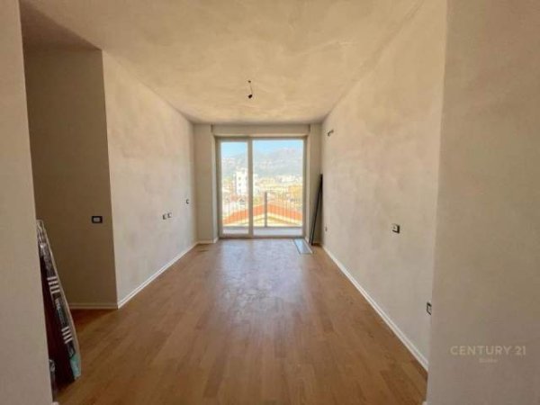 Tirane, shitet apartament 2+1 Kati 4, 106 m² 158.000 Euro (4 Deshmoret)