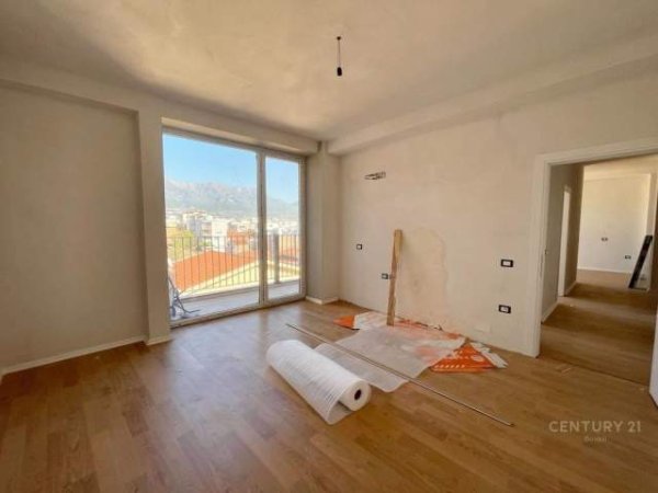 Tirane, shitet apartament 2+1 Kati 4, 106 m² 158.000 Euro (4 Deshmoret)