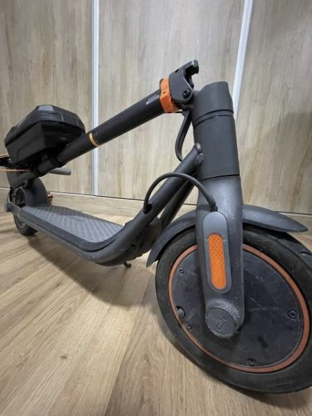 Tirane, shes Scooter Ninebot F40 40.000 Leke