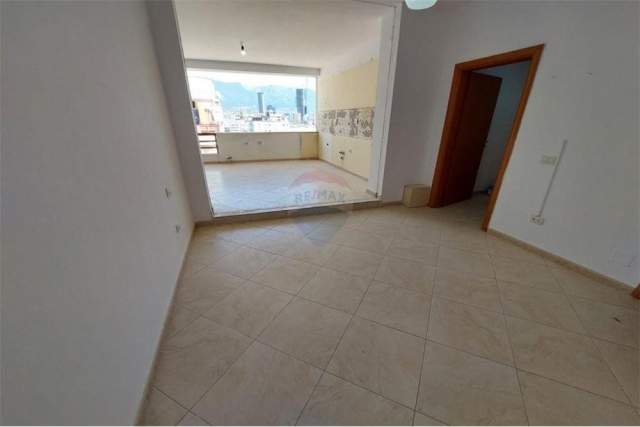 Tirane, shitet apartament Kati 9, 136 m² 198.000 Euro (21 dhjetori)