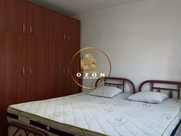 Tirane, jepet me qera apartament 1+1 Kati 2, 50 m² 40.000 Leke (Brryli)