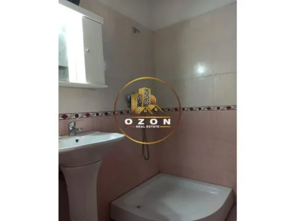 Tirane, jepet me qera apartament 1+1 Kati 2, 50 m² 40.000 Leke (Brryli)