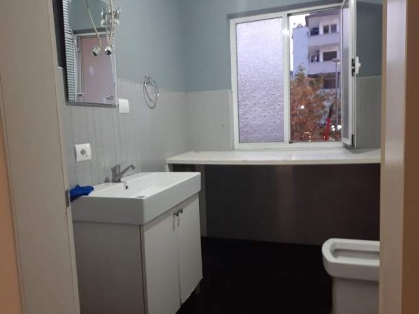 Tirane, jepet me qera apartament Kati 6, 75 m² 1.000 Euro (SHESHI WILLSON)