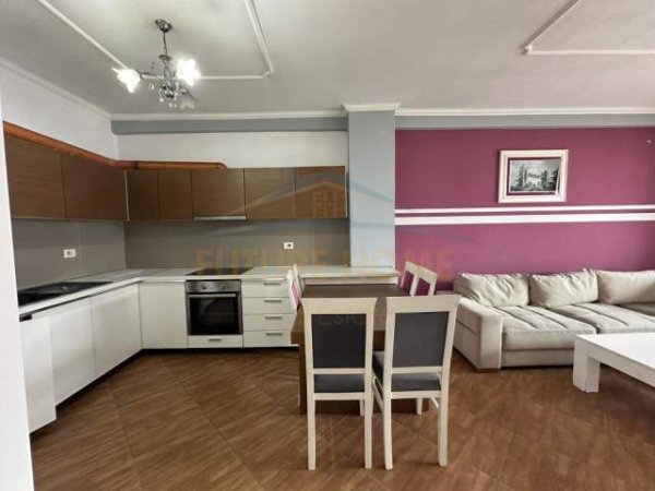 Tirane, shitet apartament 2+1 Kati 8, 100 m² 126.000 Euro (UNAZA E RE)