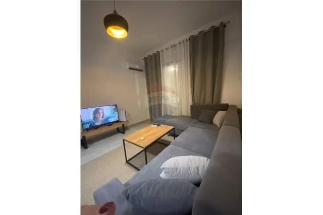 Tirane, jepet me qera apartament 1+1+BLK Kati 7, 67 m² 750 Euro