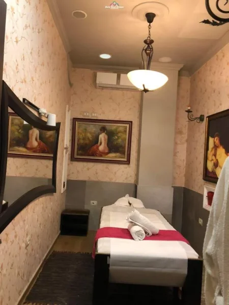 Tirane, jepet me qera ambjent biznesi Kati -1, 35 m² 500 Euro (ura e tabakeve)