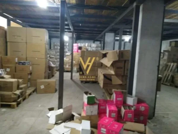Tirane, jepet me qera magazine Kati 0, 1.100 m² 3.000 Euro (DON BOSKO)