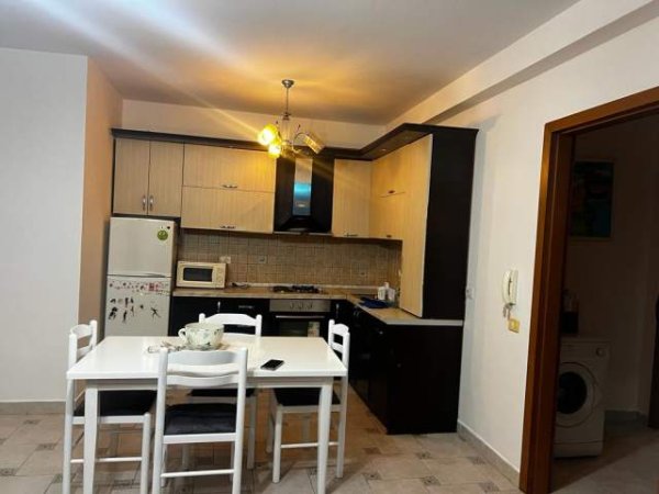 Tirane, jepet me qera apartament 2+1+BLK Kati 9, 120 m² 800 Euro (Bllok)