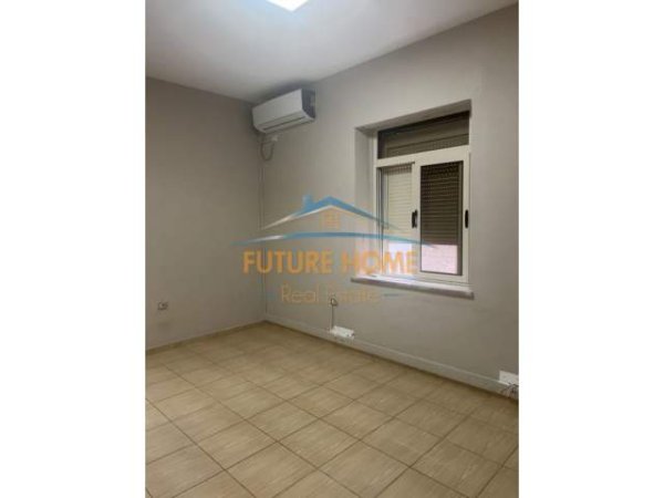 Tirane, jepet me qera ambjent biznesi Kati 2, 140 m² 1.500 Euro (BLLOKU)