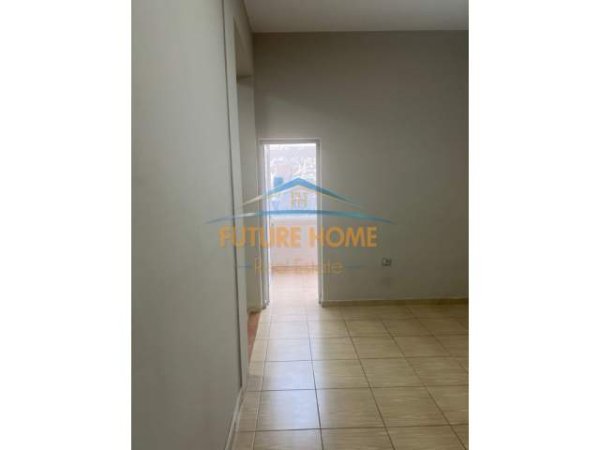 Tirane, jepet me qera ambjent biznesi Kati 2, 140 m² 1.500 Euro (BLLOKU)