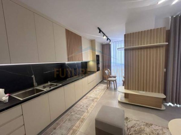 Tirane, jepet me qera apartament 2+1 Kati 5, 100 m² 600 Euro (MISTO MAME)