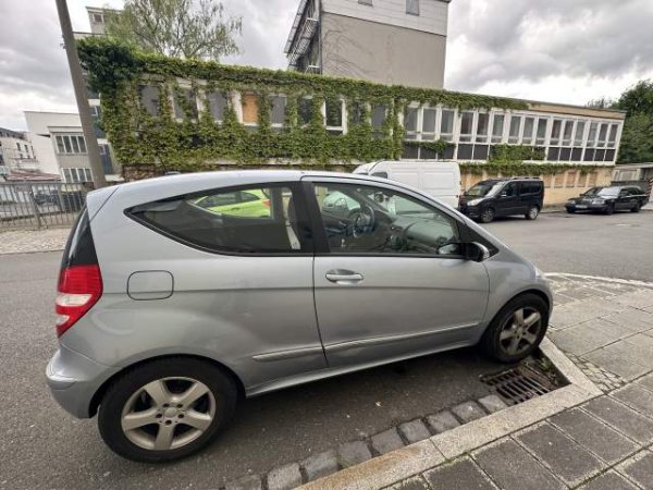 Tirane, shes makine Mercedes-Benz A 160 Viti 2006, 4.000 Euro