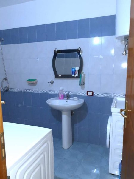 Vlore, shitet apartament 1+1 Kati 4, 75 m² 75.000 Euro (Bulevard Kryesor)