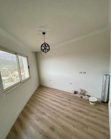Tirane, shitet apartament duplex Dublex Kati 4, 165 m² 160.000 Euro (Trebicka, pallatet Fresku Dajt)