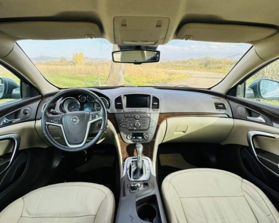 Elbasan,  Opel Insignia 2.0 Nafte