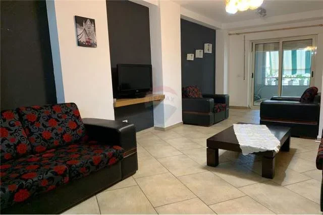 Tirane, jepet me qera apartament 2+1 Kati 2, 83 m² 600 Euro (Rruga Fortuzi)