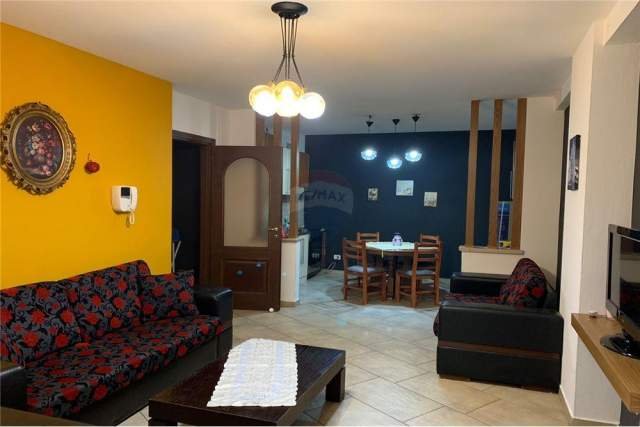 Tirane, jepet me qera apartament 2+1 Kati 2, 83 m² 600 Euro (Rruga Fortuzi)