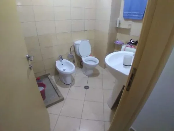 Tirane, jepet me qera apartament Kati 2, 64 m² 350 Euro (janosh huniadi)