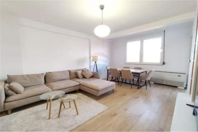 Tirane, jepet me qera apartament 2+1 Kati 8, 120 m² 800 Euro (Rruga Him Kolli)